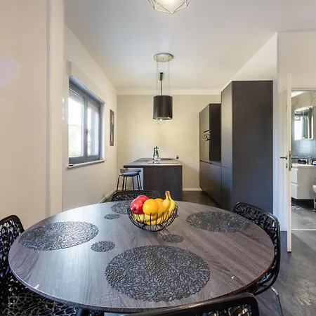 Apartment Lovely In With Kitchen Pula