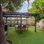 Appartement Awesome In With Wifi Pula