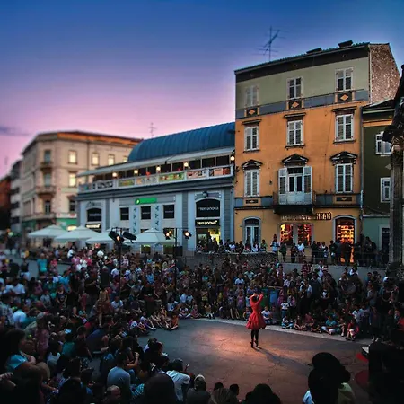 Pet Friendly In With Wifi Apartment Pula