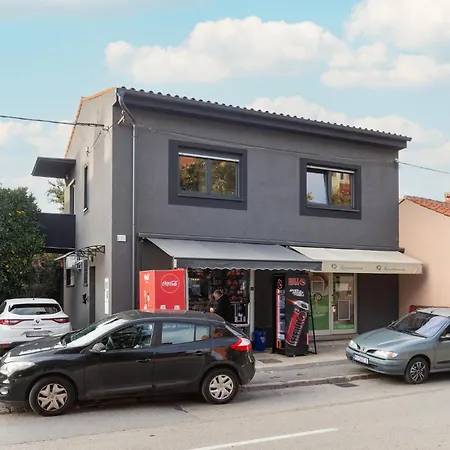 Apartment Pet Friendly In With Wifi Pula